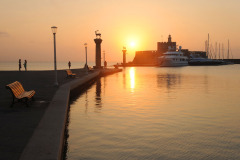 R018-SONCNI-VZHOD-V-PRISTANISCU-MADRAKI-MESTO-RODOS