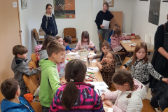 Pravljicna-ura-v-Obcinski-knjiznici-Vransko-april-26-1