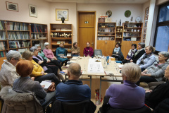 Bralni-klub_Obcinska-knjiznica-Zalec_februar2026_slika3
