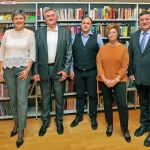Večer na zofi z županskimi kandidati v preboldski knjižnici
